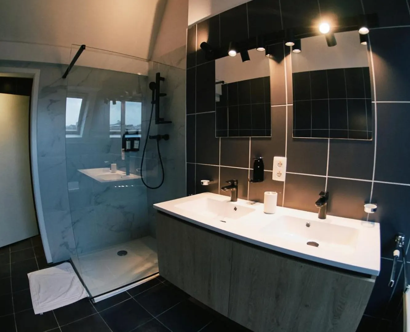 לייז' Urbanchic Duplex Adalbert 2A בלגיה